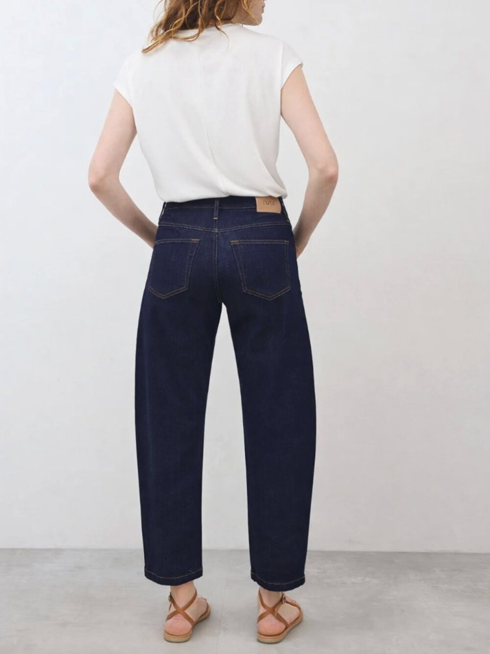Ruti | The Classic Barrel Leg Jeans - Picture 3 of 12